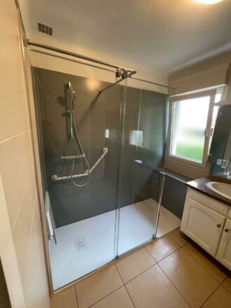 Douche PMR en un jour par Eau et Design : vue d'ensemble