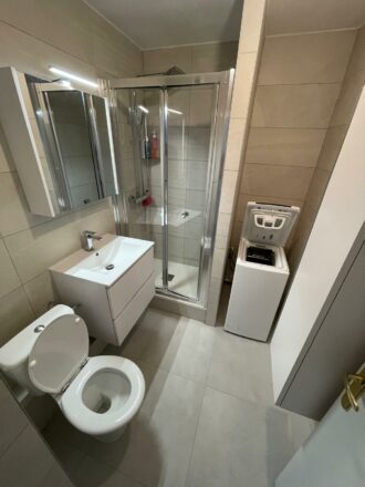 rénovation complète d'une petite salle de bain par Eau et Design 