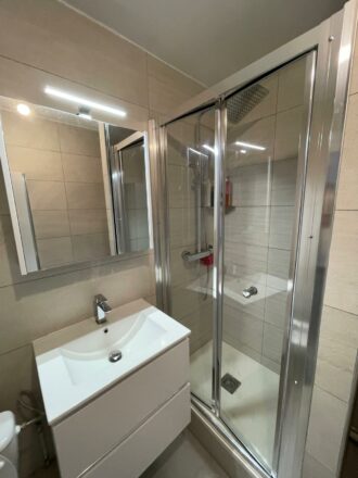 douche confort dans une salle de bain mini une rénovation Eau & Design