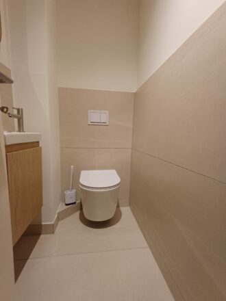 rénovation sanitaire de WC suspendu Centre Strabourg par Eau et Design